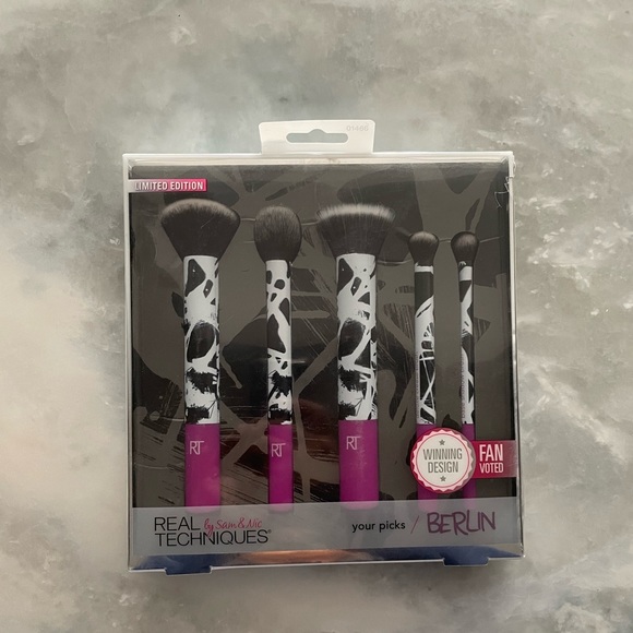 Real Techniques Other - New Real Techniques Berlin Makeup Cosmetic Brush Set